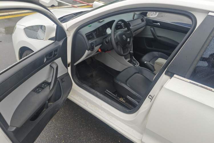 Used Skoda Rapid 2013 1.6L Automatic Smart Selection Model Driver Seat