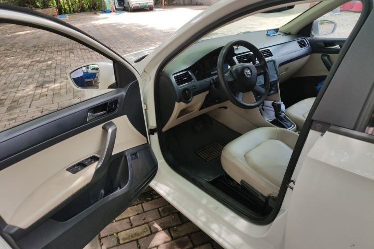 Used Skoda Rapid 2013 1.6L Automatic Smart Selection Model Driver Seat
