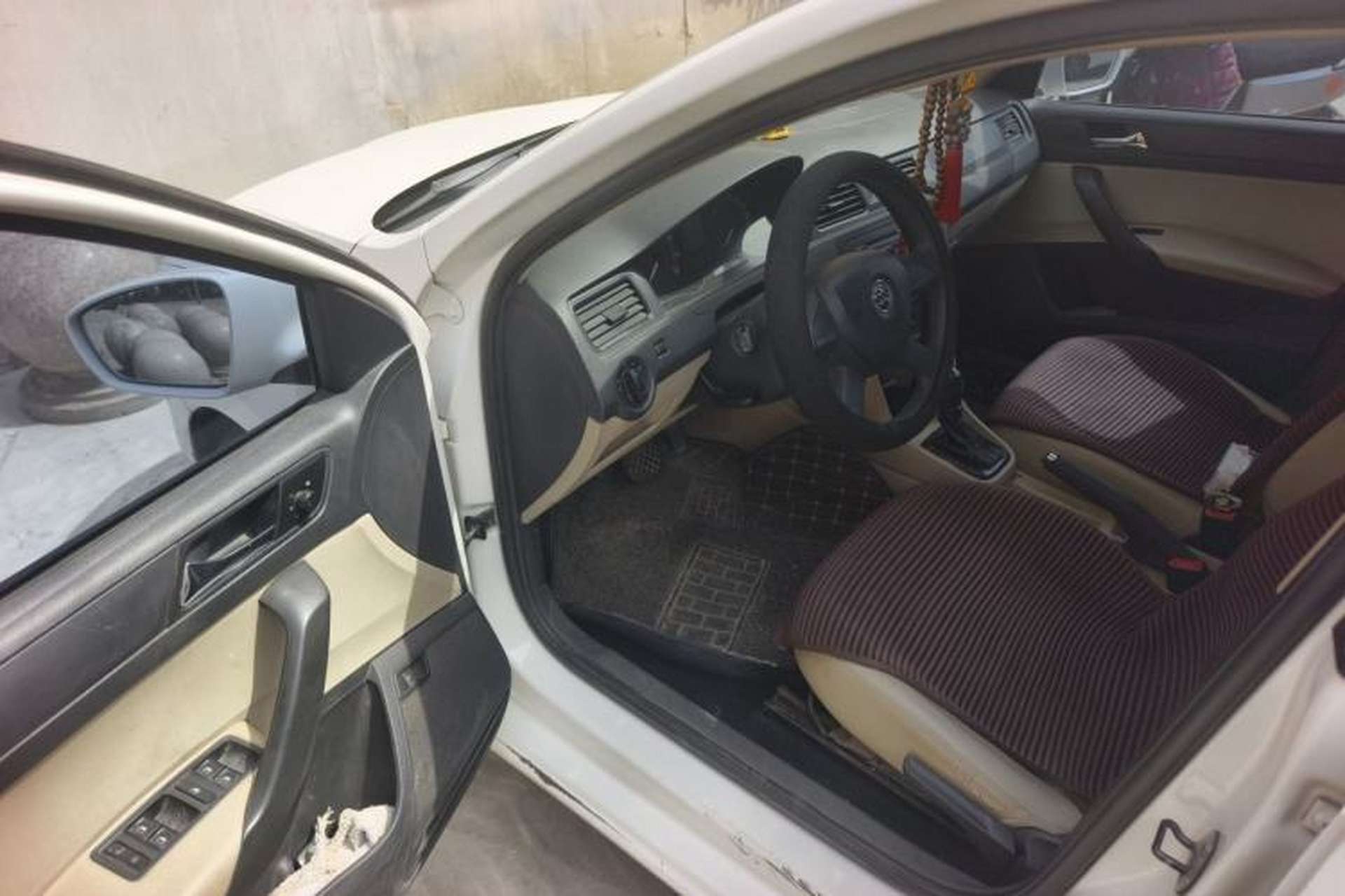 Used Skoda Rapid 2013 1.6L Automatic Smart Selection Model Driver Seat