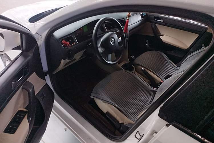 Used Skoda Rapid 2013 1.4L Manual Smart Selection Trim Driver Seat