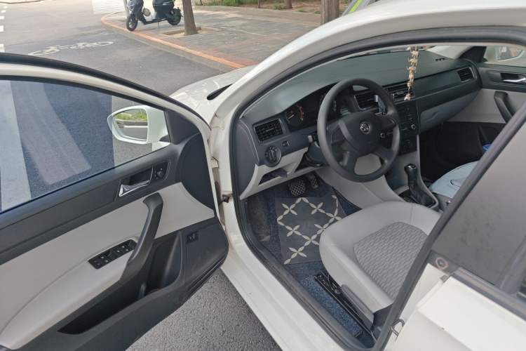 Used Skoda Rapid 2013 1.6L Automatic Smart Selection Model Driver Seat