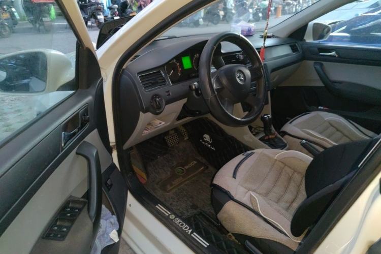 Used Skoda Rapid 2013 1.6L Automatic Smart Selection Model Driver Seat