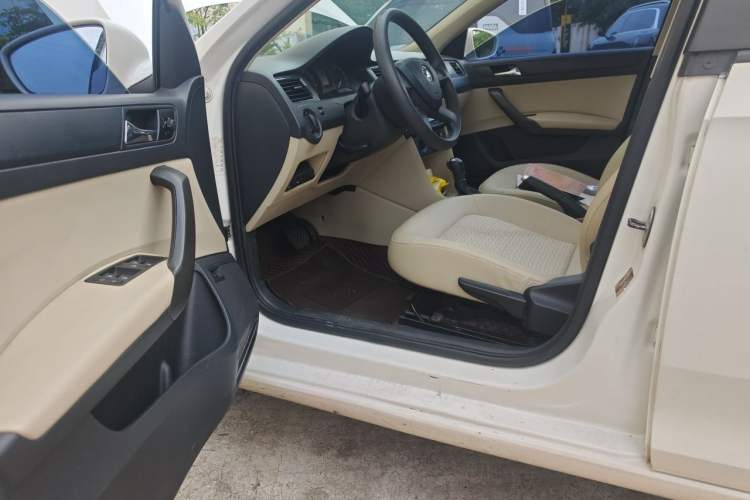 Used Skoda Rapid 2013 1.6L Automatic Smart Selection Model Driver Seat