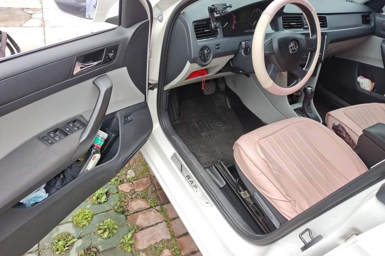 Used Skoda Rapid 2013 1.6L Automatic Smart Selection Model Driver Seat