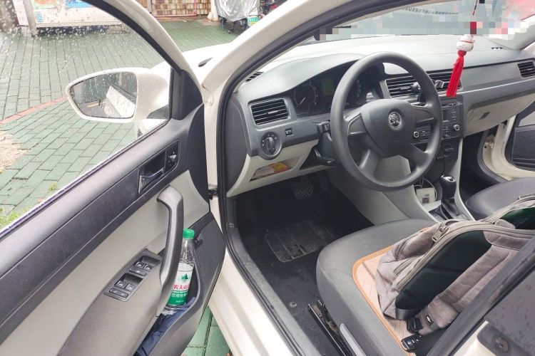 Used Skoda Rapid 2013 1.6L Automatic Smart Selection Model Driver Seat