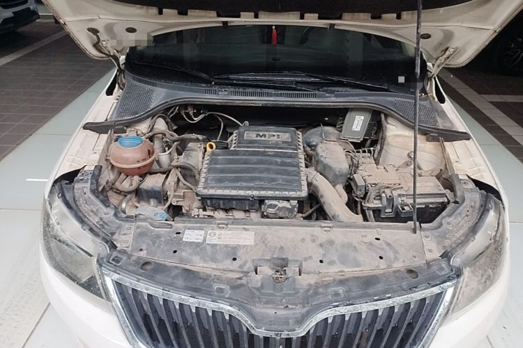Used Skoda Rapid 2013 1.4L Manual Smart Selection Trim Engine Bay