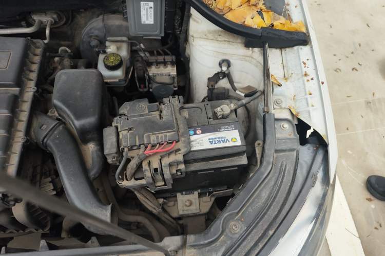 Used Skoda Rapid 2013 1.6L Manual Smart Selection Model Engine Bay Left