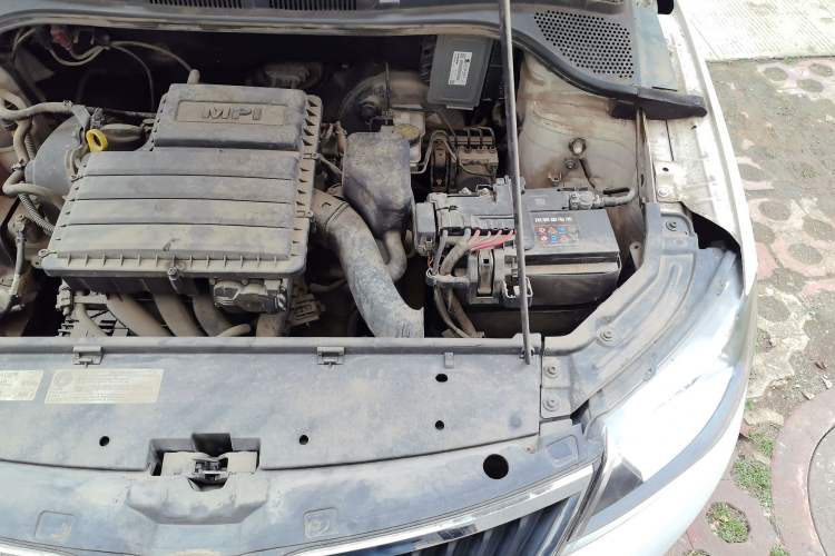 Used Skoda Rapid 2013 1.6L Manual Smart Selection Model Engine Bay Left