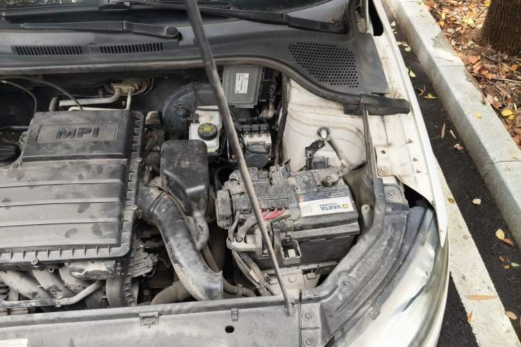 Used Skoda Rapid 2013 1.6L Manual Smart Selection Model Engine Bay Left