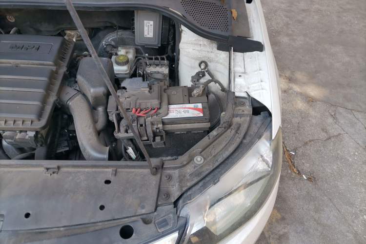 Used Skoda Rapid 2013 1.6L Manual Smart Selection Model Engine Bay Left