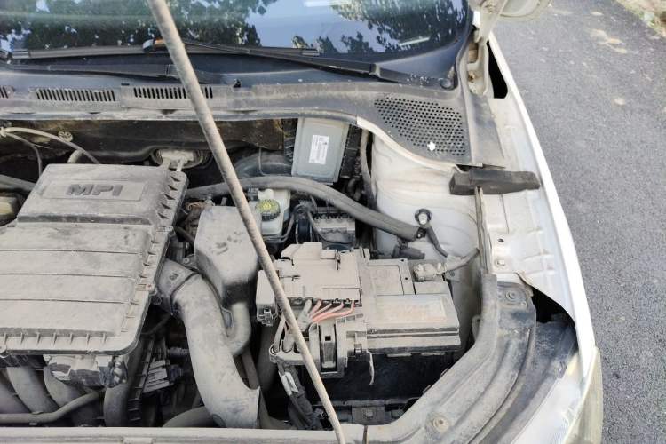 Used Skoda Rapid 2013 1.6L Manual Smart Selection Model Engine Bay Left
