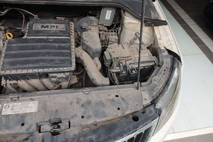Used Skoda Rapid 2013 1.4L Manual Smart Selection Trim Engine Bay Left