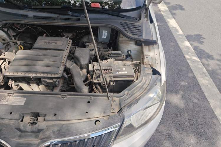 Used Skoda Rapid 2013 1.6L Automatic Smart Selection Model Engine Bay Left