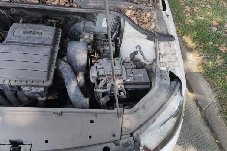 Used Skoda Rapid 2013 1.6L Manual Enjoyment Model Engine Bay Left