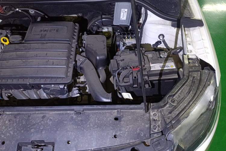 Used Skoda Rapid 2013 1.6L Manual Enjoyment Model Engine Bay Left