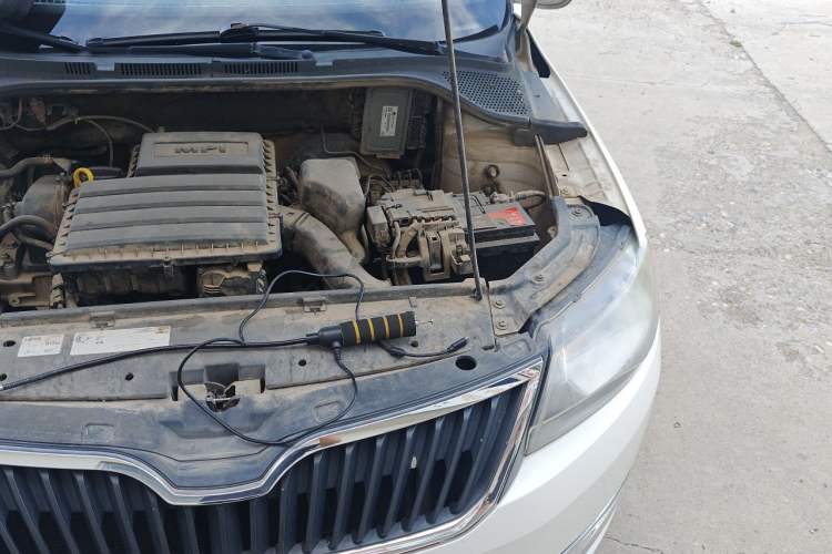 Used Skoda Rapid 2013 1.4L Manual Smart Selection Trim Engine Bay Left