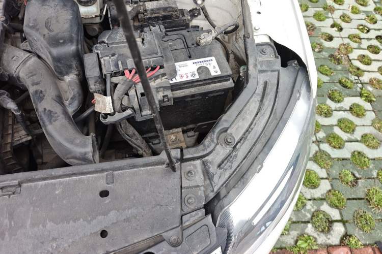 Used Skoda Rapid 2013 1.6L Automatic Smart Selection Model Engine Bay Left