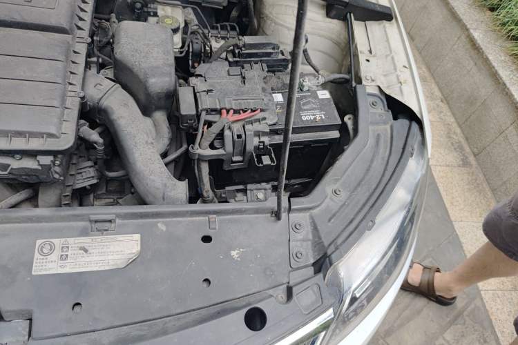 Used Skoda Rapid 2013 1.6L Automatic Smart Selection Model Engine Bay Left