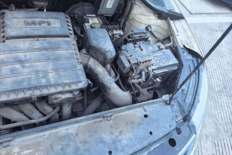 Used Skoda Rapid 2013 1.6L Automatic Smart Selection Model Engine Bay Left