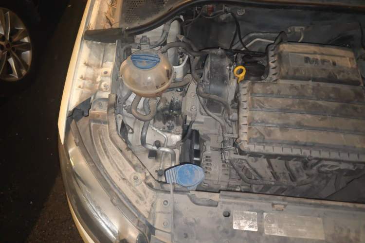 Used Skoda Rapid 2013 1.6L Automatic Enjoyment Model Engine Bay Right