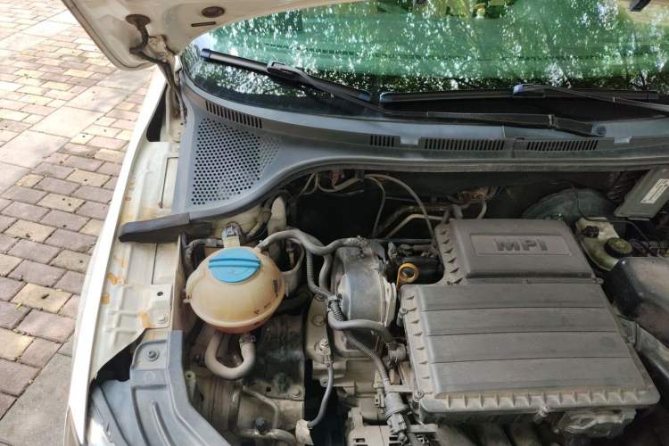 Used Skoda Rapid 2013 1.6L Automatic Smart Selection Model Engine Bay Right