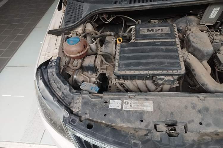 Used Skoda Rapid 2013 1.4L Manual Smart Selection Trim Engine Bay Right