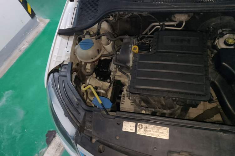 Used Skoda Rapid 2013 1.6L Automatic Preferred Model Engine Bay Right