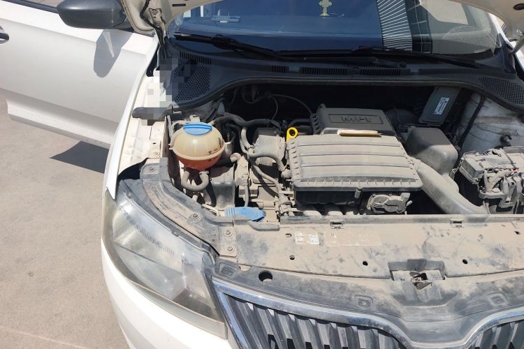 Used Skoda Rapid 2013 1.6L Manual Enjoyment Model Engine Bay Right