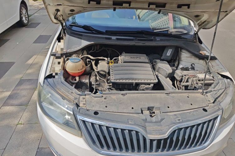 Used Skoda Rapid 2013 1.6L Manual Smart Selection Model Engine Bay Right