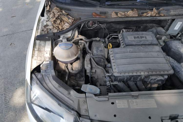 Used Skoda Rapid 2013 1.6L Manual Enjoyment Model Engine Bay Right