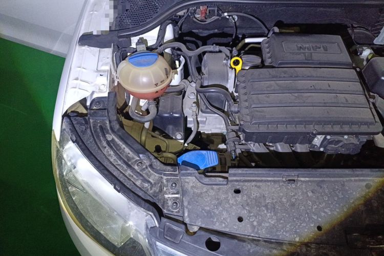 Used Skoda Rapid 2013 1.6L Manual Enjoyment Model Engine Bay Right