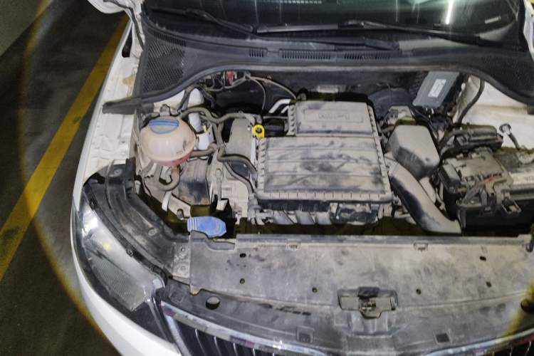 Used Skoda Rapid 2013 1.6L Automatic Preferred Model Engine Bay Right