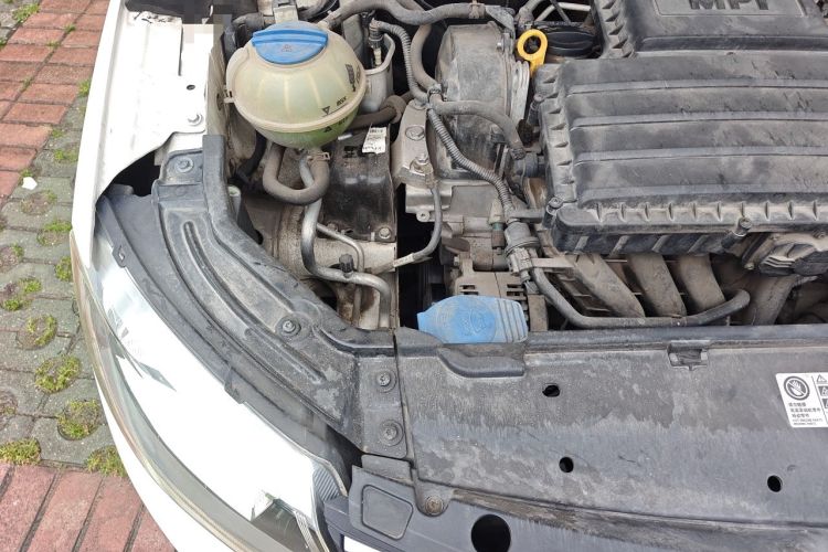 Used Skoda Rapid 2013 1.6L Automatic Smart Selection Model Engine Bay Right