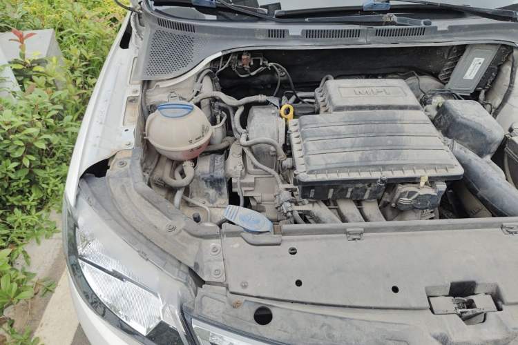Used Skoda Rapid 2013 1.6L Manual Preferred Version Engine Bay Right