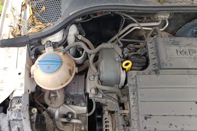Used Skoda Rapid 2013 1.6L Automatic Smart Selection Model Engine Bay Right