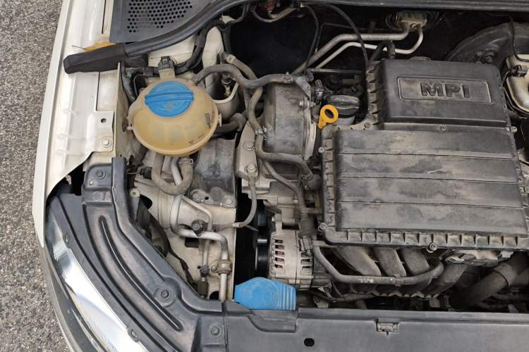 Used Skoda Rapid 2013 1.6L Automatic Smart Selection Model Engine Bay Right