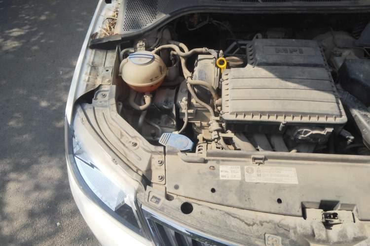 Used Skoda Rapid 2013 1.6L Automatic Smart Selection Model Engine Bay Right