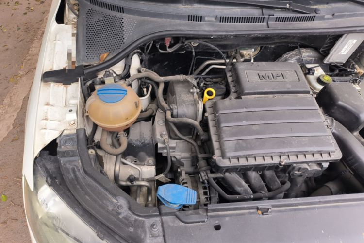 Used Skoda Rapid 2013 1.6L Manual Smart Selection Model Engine Bay Right
