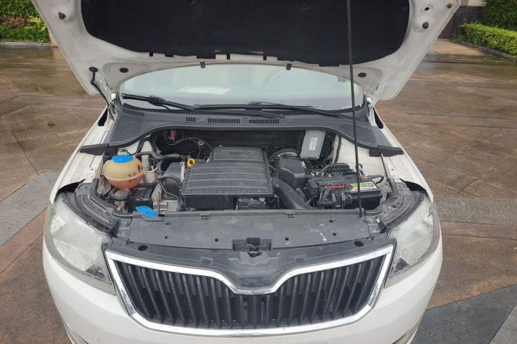 Used Skoda Rapid 2013 1.6L Automatic Smart Selection Model Engine Bay