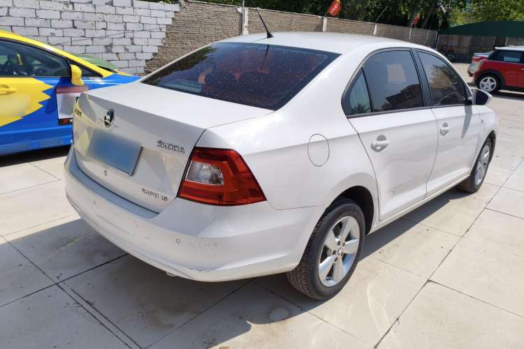 Used Skoda Rapid 2013 1.6L Automatic Smart Selection Model Exterior 5