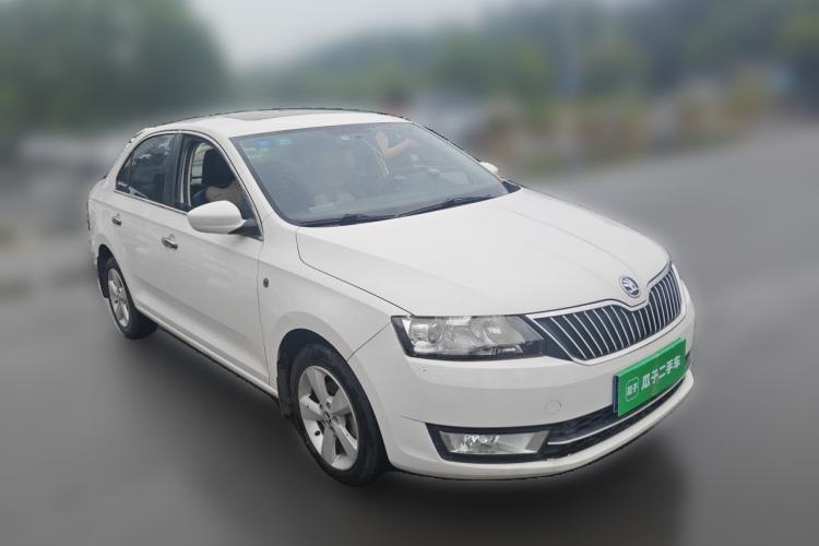 Used Skoda Rapid 2013 1.6L Automatic Smart Selection Model Front Right 45 Deg