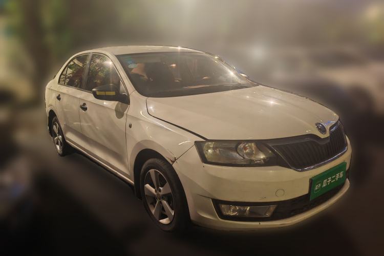 Used Skoda Rapid 2013 1.6L Automatic Enjoyment Model Front Right 45 Deg