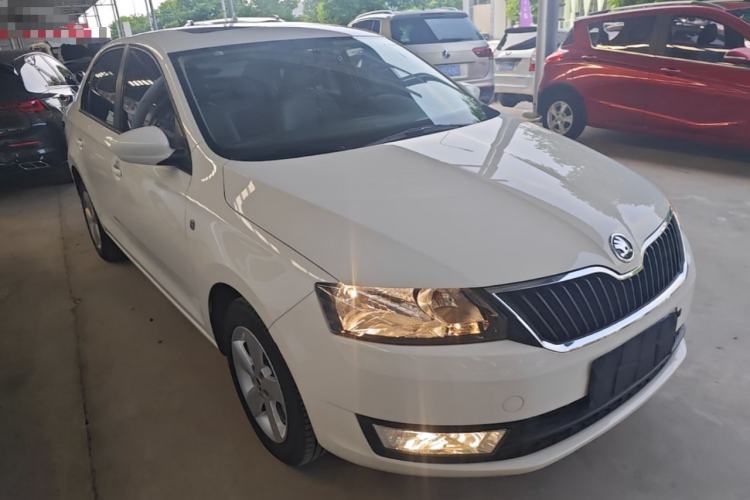 Used Skoda Rapid 2013 1.6L Automatic Smart Selection Model Front Right 45 Deg