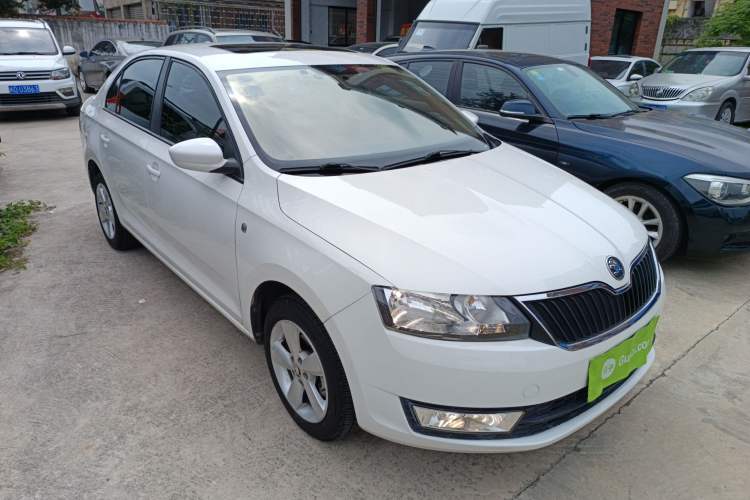 Used Skoda Rapid 2013 1.6L Automatic Smart Selection Model Front Right 45 Deg
