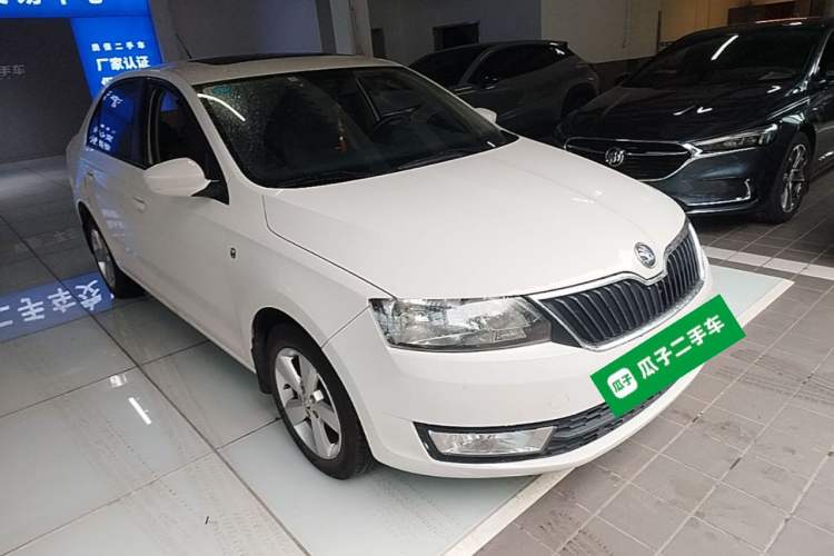 Used Skoda Rapid 2013 1.4L Manual Smart Selection Trim Front Right 45 Deg