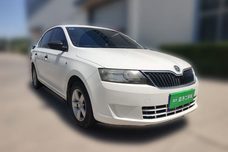 Used Skoda Rapid 2013 1.6L Manual Enjoyment Model Front Right 45 Deg