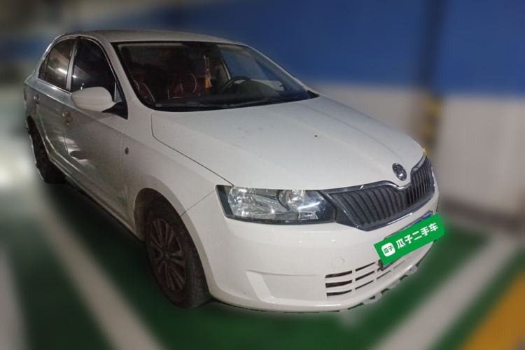 Used Skoda Rapid 2013 1.4L Manual Enjoyment Model Front Right 45 Deg