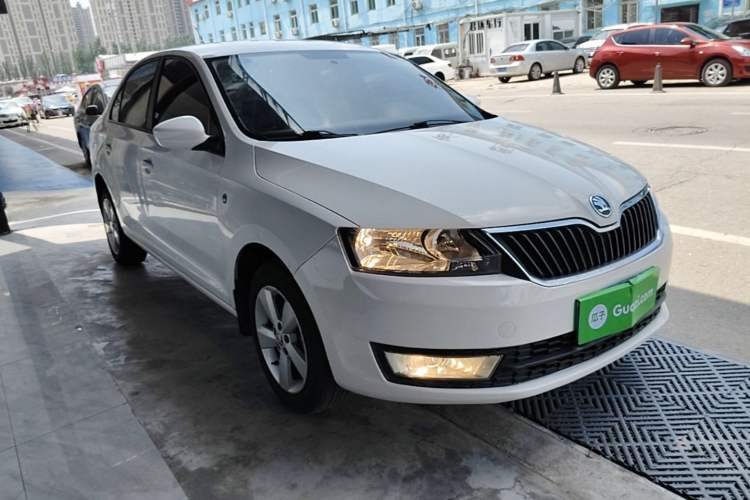 Used Skoda Rapid 2013 1.6L Automatic Smart Selection Model Front Right 45 Deg