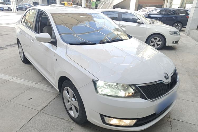 Used Skoda Rapid 2013 1.6L Automatic Smart Selection Model Front Right 45 Deg