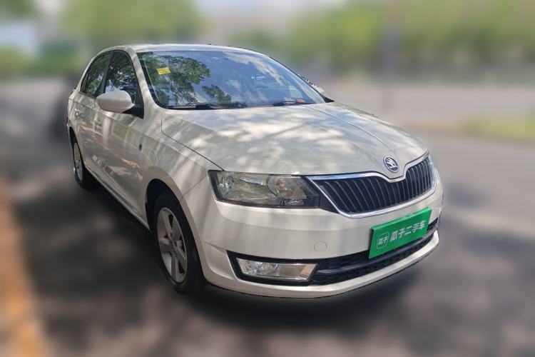Used Skoda Rapid 2013 1.6L Automatic Smart Selection Model Front Right 45 Deg